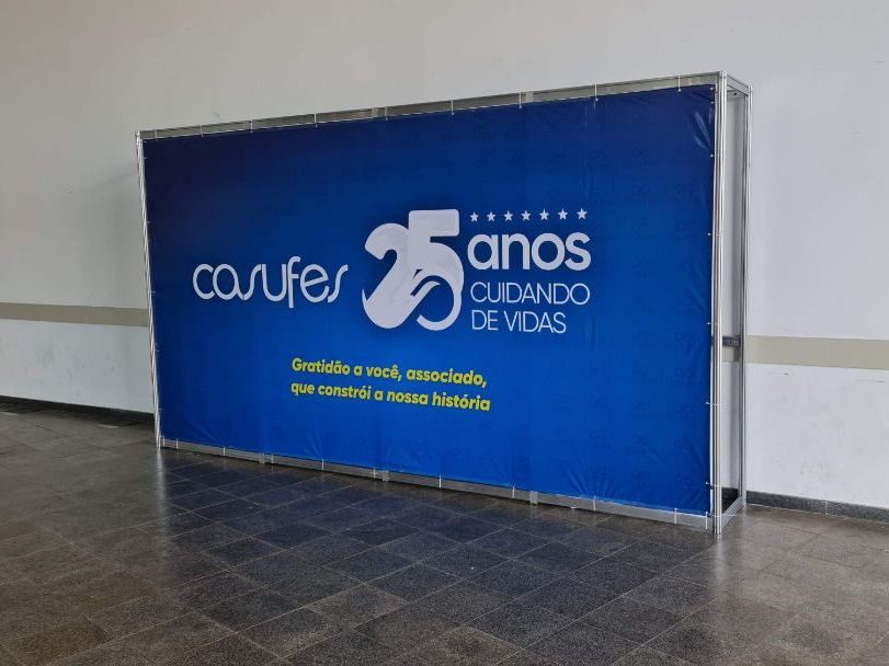 Backdrop de 4 metros atrás de palco em evento