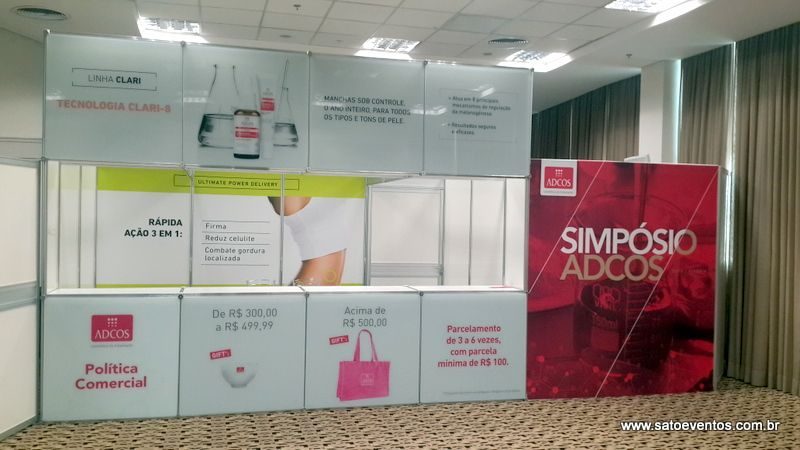 Caixa para eventos com fechamento em vidro temperado e adesivo