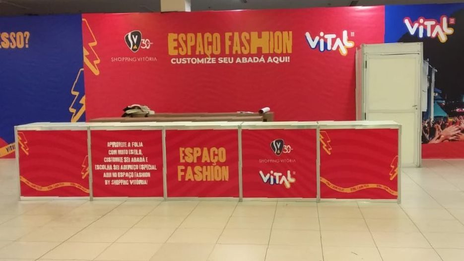 Stand de entrega de abadás com balcão de 5 metros e provador