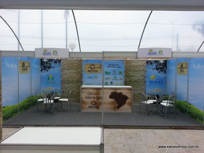Stand básico de 3 por 2 metros com testeira e iluminação