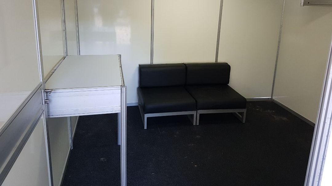 Bancada de apoio montada em camarim