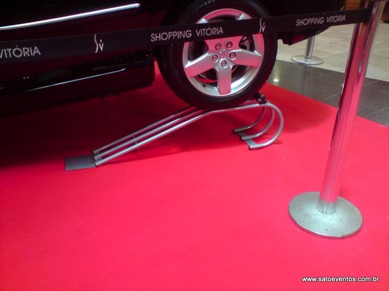 Rampa de alumínio para subir carro em tablado de exposição